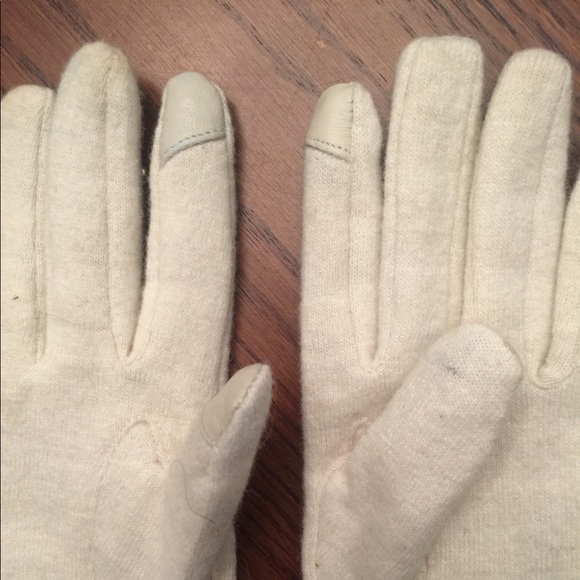 ❄️Tech Ruffle Gloves❄️ - Picture 3 of 7